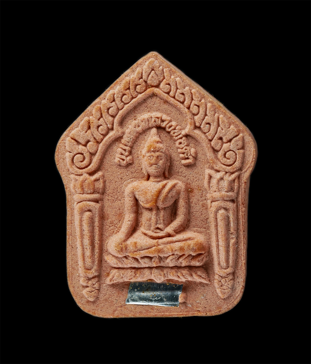 18Aug24 (77)p.jpg - พระขุนแผนหลวงพ่อดำ รุ่นทรัพย์ไหลมา วัดช่องแสมสาร จ.ชลบุรี ปี2552 เนื้อผงพุทธคุณ ผงว่าน หลังกุมารทองร่ายเวทย์ ฝังตะกรุดเงิน(ของหลวงพ่อสาคร) พระเกจิร่วม [..] | https://kamulet.in.th